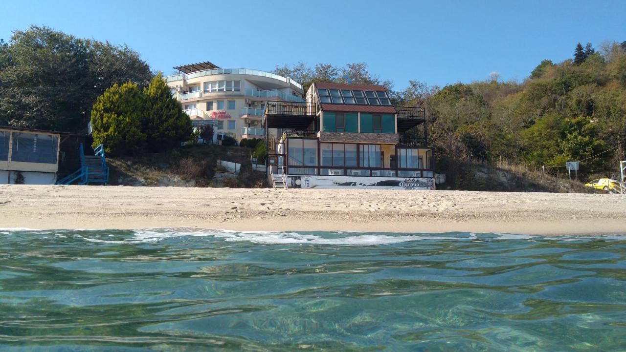 וארנה Hemingway Rooms In Happy Beach מראה חיצוני תמונה